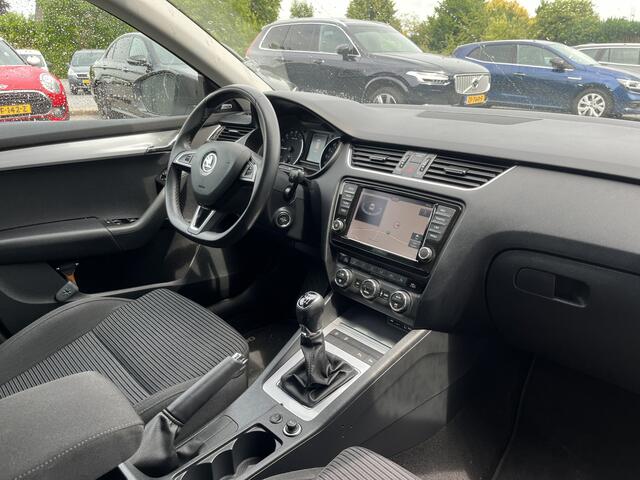 Skoda OCTAVIA Combi 2.0 TDI 150PK Greentech Style Businessline / Navi / Cruise-ctr. / Park-assist / 18" Lmv / Trekhaak / Privacy glass / Canton audio / Apk juni-20226