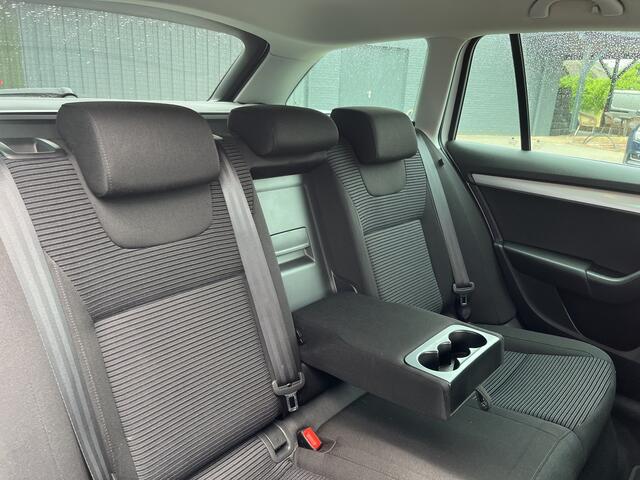 Skoda OCTAVIA Combi 2.0 TDI 150PK Greentech Style Businessline / Navi / Cruise-ctr. / Park-assist / 18" Lmv / Trekhaak / Privacy glass / Canton audio / Apk juni-20226