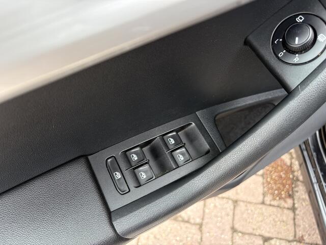Skoda OCTAVIA Combi 1.5 TSI Greentech Business Edition, climate/cruise/navi