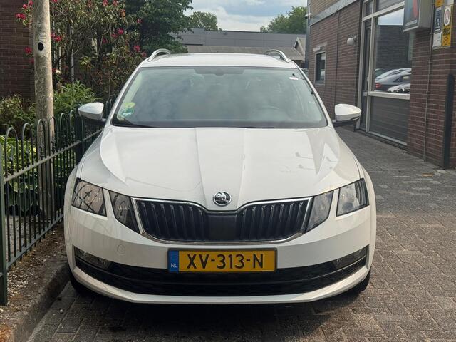 Skoda OCTAVIA Combi 1.6 TDI Greentech Clever Edition Lichtmetalen velgen/Cruise Control/Parkeersensoren