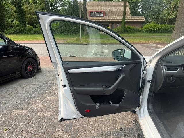 Skoda OCTAVIA Combi 1.6 TDI Greentech Clever Edition Lichtmetalen velgen/Cruise Control/Parkeersensoren