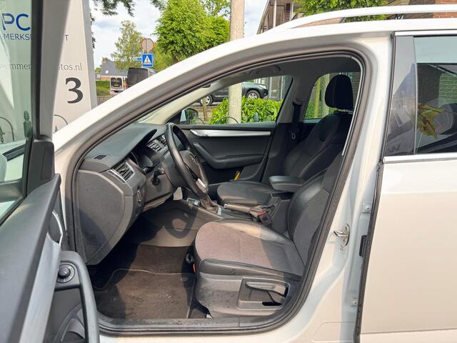 Skoda OCTAVIA Combi 1.6 TDI Greentech Clever Edition Lichtmetalen velgen/Cruise Control/Parkeersensoren