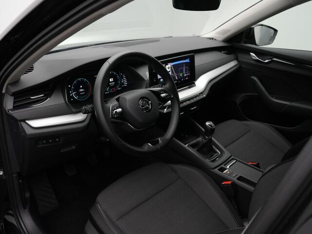 Skoda OCTAVIA Combi 1.0 TSI 110 pk Business Edition | Navigatie | Stoelverwarming | Parkeersensoren voor/achter