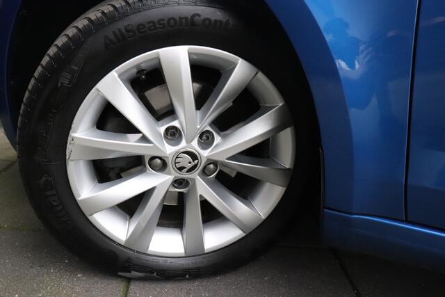 Skoda OCTAVIA Combi 1.6 TDI Greentech Ambition Business | STOELVERWARMING | PARKEERSENSOREN | APPLE CARPLAY | NAVI | CRUISE | TREKHAAK |
