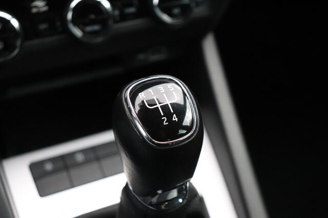Skoda OCTAVIA Combi 1.6 TDI Greentech Ambition Business | STOELVERWARMING | PARKEERSENSOREN | APPLE CARPLAY | NAVI | CRUISE | TREKHAAK |