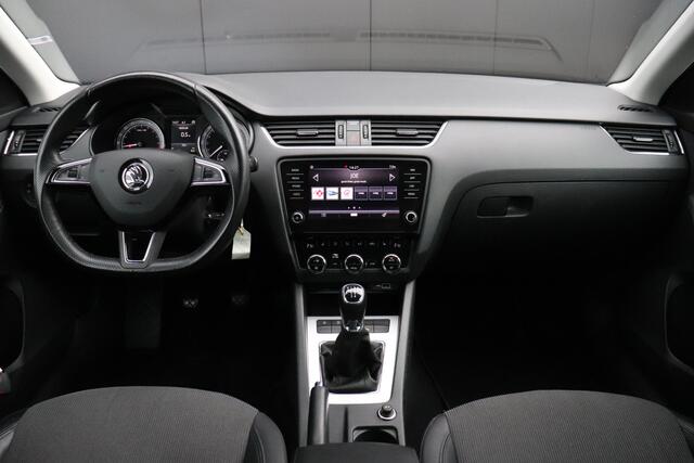 Skoda OCTAVIA Combi 1.6 TDI Greentech Ambition Business | STOELVERWARMING | PARKEERSENSOREN | APPLE CARPLAY | NAVI | CRUISE | TREKHAAK |