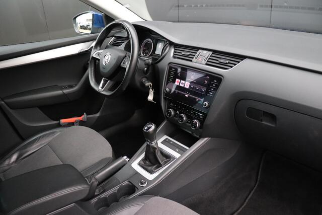 Skoda OCTAVIA Combi 1.6 TDI Greentech Ambition Business | STOELVERWARMING | PARKEERSENSOREN | APPLE CARPLAY | NAVI | CRUISE | TREKHAAK |