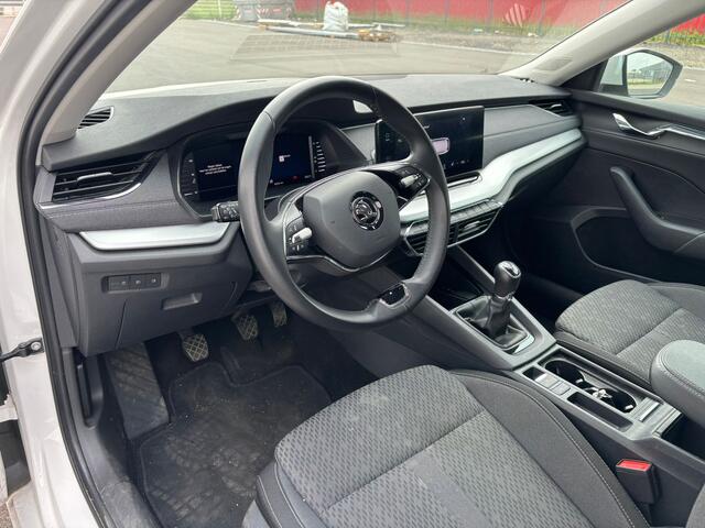 Skoda OCTAVIA Combi 1.5 TSI First Edition | Navi | Parkeerhulp | Optiek zwart | 150pk!
