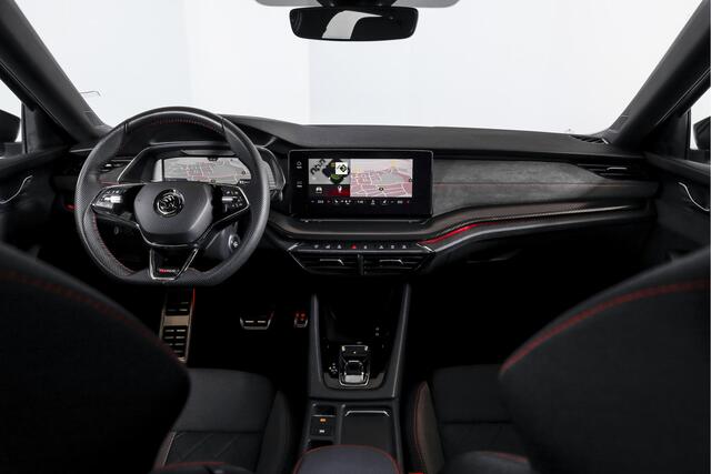 Skoda OCTAVIA Combi 1.4 TSI RS iV PHEV Business - Automaat | Dig. Cockpit | Adapt. Cruise | Stoel-+ Stuurverw. | PDC | Camera | NAV +App. Connect | ECC | Elek. Klep | LM 19" | 4923