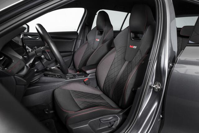Skoda OCTAVIA Combi 1.4 TSI RS iV PHEV Business - Automaat | Dig. Cockpit | Adapt. Cruise | Stoel-+ Stuurverw. | PDC | Camera | NAV +App. Connect | ECC | Elek. Klep | LM 19" | 4923