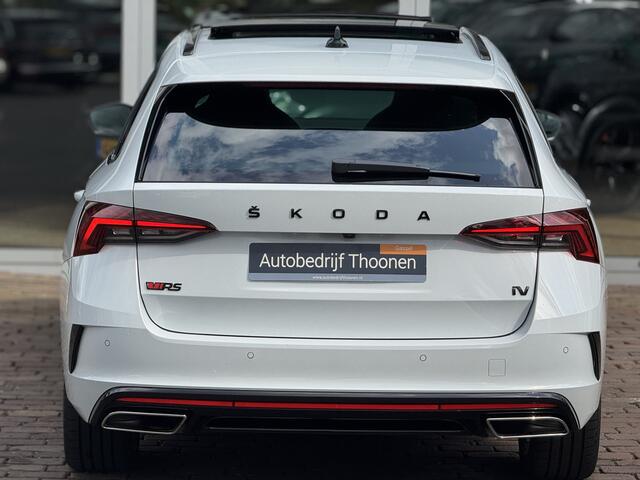 Skoda OCTAVIA Combi 1.4 TSI RS iV PHEV Business | Pano | Trekhaak | Keyless | Camera | Dodehoek