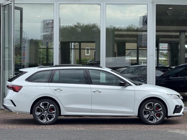 Skoda OCTAVIA Combi 1.4 TSI RS iV PHEV Business | Pano | Trekhaak | Keyless | Camera | Dodehoek