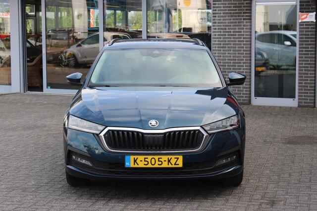 Skoda OCTAVIA Combi 1.0 e-TSI Business Edition Trekhaak/Navi/Led