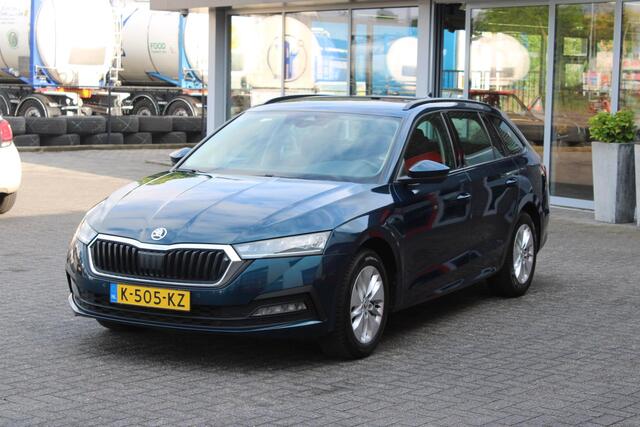 Skoda OCTAVIA Combi 1.0 e-TSI Business Edition Trekhaak/Navi/Led