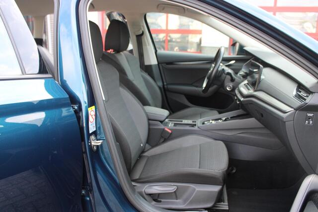 Skoda OCTAVIA Combi 1.0 e-TSI Business Edition Trekhaak/Navi/Led
