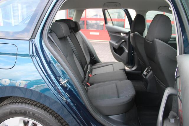 Skoda OCTAVIA Combi 1.0 e-TSI Business Edition Trekhaak/Navi/Led
