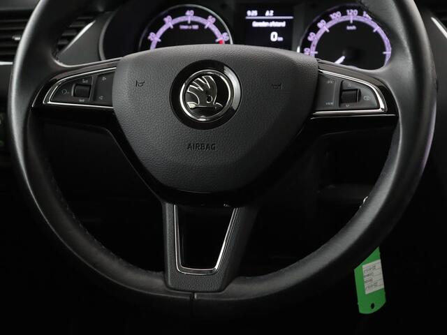 Skoda OCTAVIA 1.0 TSI Ambition | Carplay | Navigatie | Climate control | Parkeerhulp | Cruise control | LED