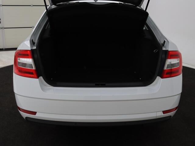 Skoda OCTAVIA 1.0 TSI Ambition | Carplay | Navigatie | Climate control | Parkeerhulp | Cruise control | LED