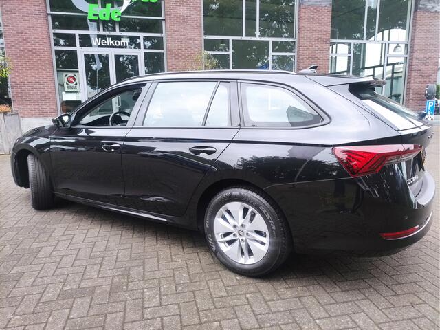 Skoda OCTAVIA Combi 1.0 TSI Business Edition Stoelverwarming - Achteruitrijcamera - Keyless entry & Go - NL auto