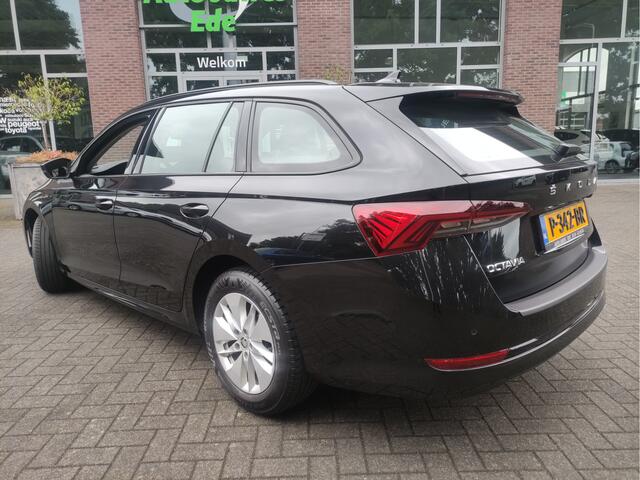 Skoda OCTAVIA Combi 1.0 TSI Business Edition Stoelverwarming - Achteruitrijcamera - Keyless entry & Go - NL auto