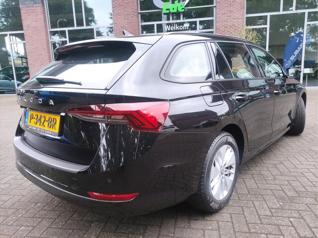 Skoda OCTAVIA Combi 1.0 TSI Business Edition Stoelverwarming - Achteruitrijcamera - Keyless entry & Go - NL auto