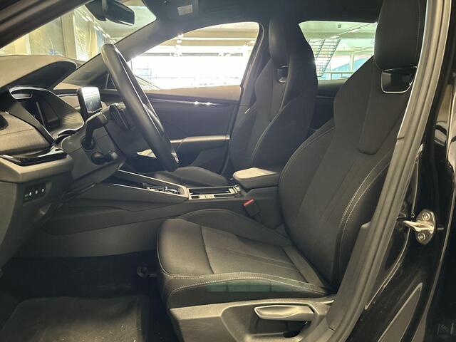 Skoda OCTAVIA Combi 1.4 Tsi 204pk DSG iV PHEV Sportline Business · Camera · Apple/Android Car Play · Keyless · Matrix LED · Elek. Achterklep · Trekhaak · 17'' Inch ·