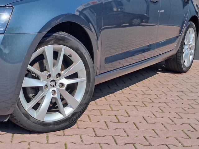 Skoda OCTAVIA Combi 1.0 TSI Greentech Ambition Business | LED | Trekhaak | Navi | PDC | App-connect |