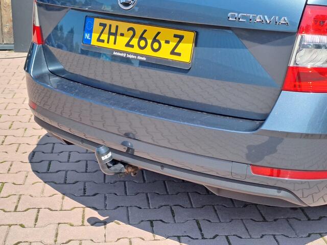 Skoda OCTAVIA Combi 1.0 TSI Greentech Ambition Business | LED | Trekhaak | Navi | PDC | App-connect |