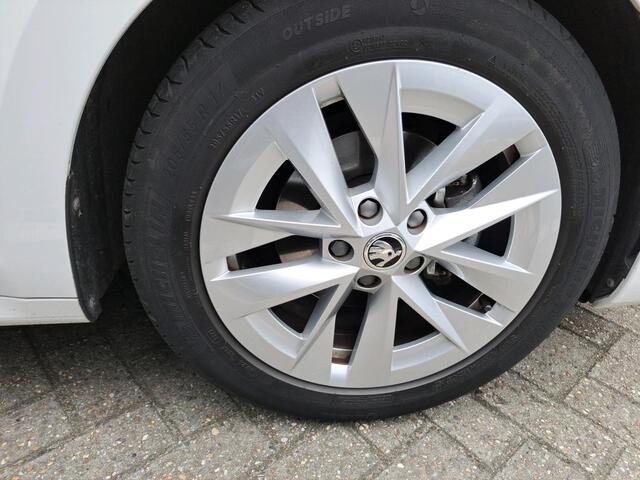 Skoda OCTAVIA 1.0 TSI Sport Business Trekhaak wegklapbaar / LED / Airco (Clima) Navigatie / Parkeersensoren