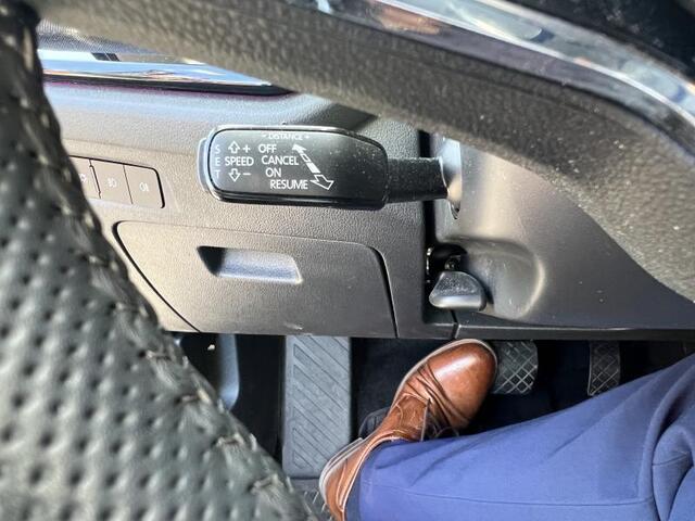Skoda OCTAVIA Combi 1.4 TSI iV PHEV SPORTLINE BUSINESS AUT. Matrix LED | Stuurverwarming | Wegklapbare trekhaak