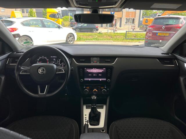 Skoda OCTAVIA Combi 1.4 TSI Greentech Style Business PDC | CARPLAY | TREKHAAK | AIRCO |