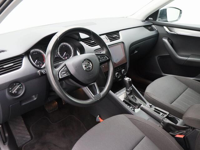 Skoda OCTAVIA Combi 1.0 TSi 115 Pk Automaat Style Business | Full LED | Trekhaak | Adaptive Cruise | Navigatie | Camera | 17 Inch | 21.104 Km!!
