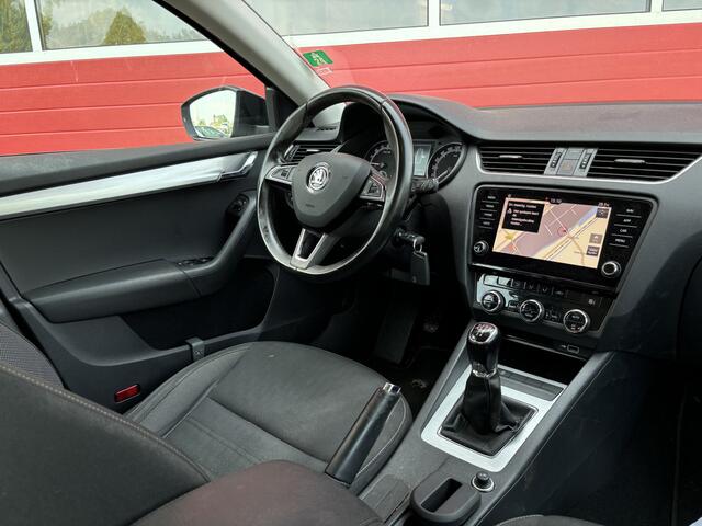 Skoda OCTAVIA Combi 1.6 TDI Greentech Ambition Business 1500KG TREK / TREKHAAK / NAVI / CLIMA / PDC / BLUETOOTH / CRUISE / ACC / NL-AUTO