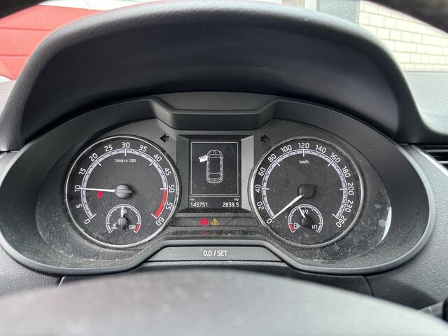Skoda OCTAVIA Combi 1.6 TDI Greentech Ambition Business 1500KG TREK / TREKHAAK / NAVI / CLIMA / PDC / BLUETOOTH / CRUISE / ACC / NL-AUTO