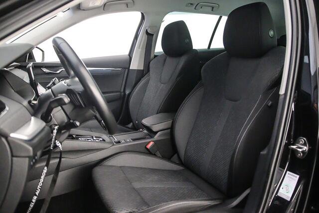 Skoda OCTAVIA Combi Business Edition 1.4 TSI PHEV 204pk DSG Automaat Adaptive cruise control, Stuurwiel verwarmd, Achteruitrijcamera, Stoelverwarming, Verwarmde voorruit, Parkeersensoren