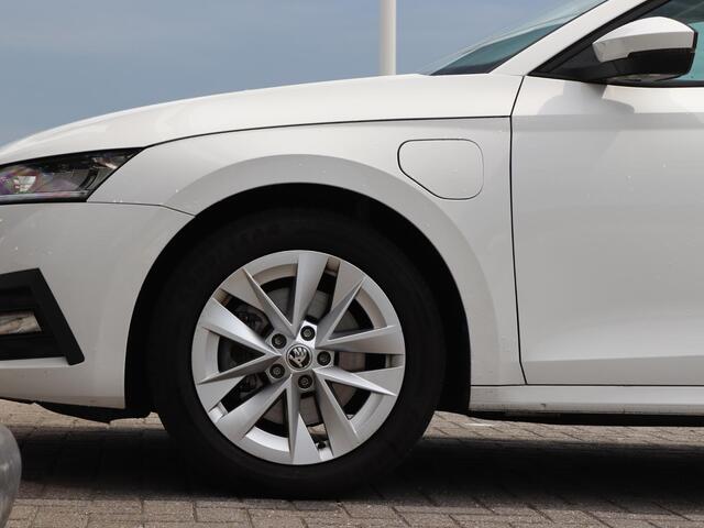 Skoda OCTAVIA Combi 1.4 TSI 204 pk DSG iV PHEV Business Edition | Navigatie via Smart Link | Climatronic | LED | PDC Achter | Cruise Control | DAB |
