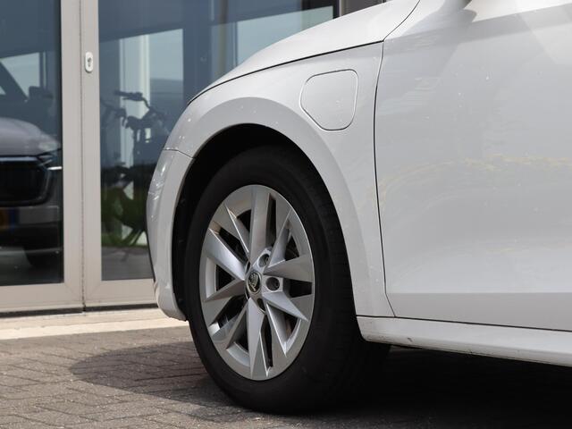 Skoda OCTAVIA Combi 1.4 TSI 204 pk DSG iV PHEV Business Edition | Navigatie via Smart Link | Climatronic | LED | PDC Achter | Cruise Control | DAB |