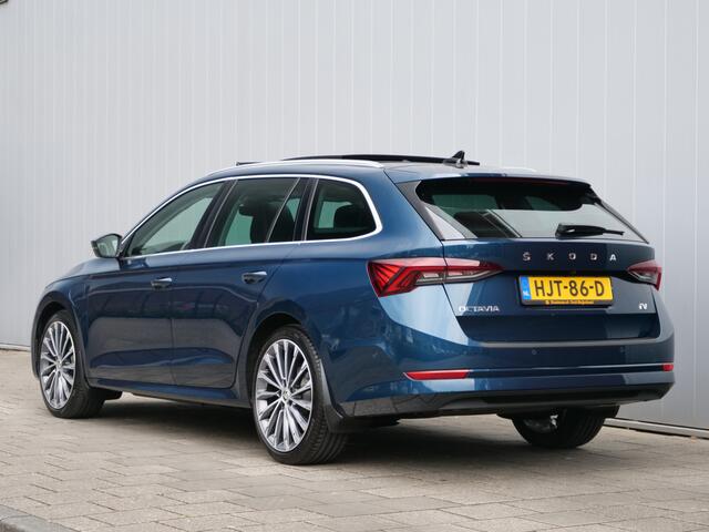 Skoda OCTAVIA Combi 1.4 TSI 204pk RS iV PHEV Business Automaat Panoramadak / Stoelkoeling / 19 inch / Navigatie
