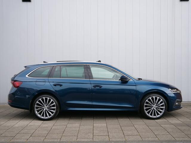 Skoda OCTAVIA Combi 1.4 TSI 204pk RS iV PHEV Business Automaat Panoramadak / Stoelkoeling / 19 inch / Navigatie