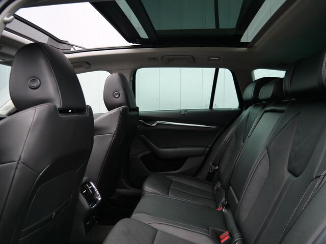 Skoda OCTAVIA Combi 1.4 TSI 204pk RS iV PHEV Business Automaat Panoramadak / Stoelkoeling / 19 inch / Navigatie