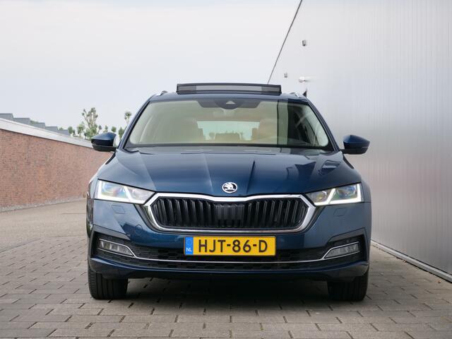 Skoda OCTAVIA Combi 1.4 TSI 204pk RS iV PHEV Business Automaat Panoramadak / Stoelkoeling / 19 inch / Navigatie