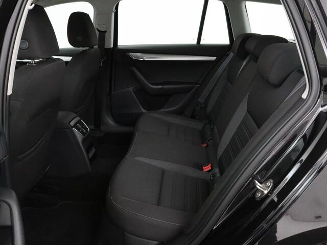Skoda OCTAVIA Combi 1.0 TSI Grt Amb. Bns | Adaptive cruise | DSG Automaat | Climate control | Carplay | Parkeerhulp