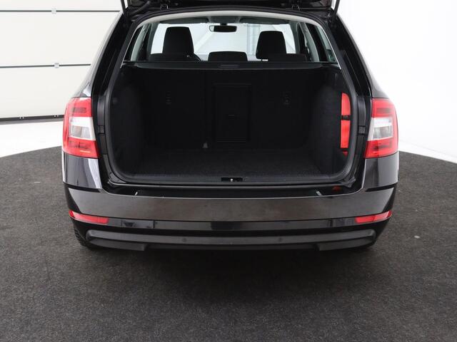Skoda OCTAVIA Combi 1.0 TSI Grt Amb. Bns | Adaptive cruise | DSG Automaat | Climate control | Carplay | Parkeerhulp