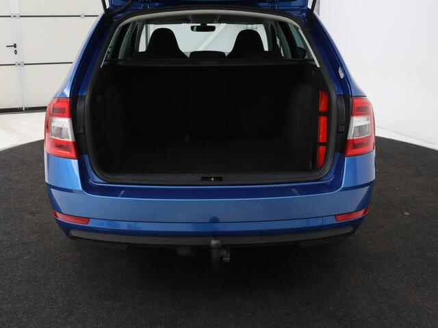 Skoda OCTAVIA Combi 1.0 TSI Grt Amb. Bns | Camera | Trekhaak | Adaptive cruise | Carplay | Navigatie | Sportstoelen | Climate control