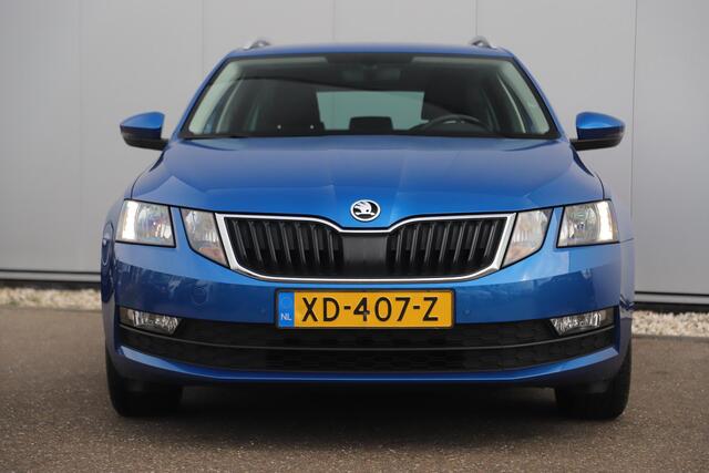 Skoda OCTAVIA Combi 1.6 TDI Ambition Business Automaat Trekhaak Half Leder Adaptive Cruise Navigatie Carplay Android Stoelverwarming