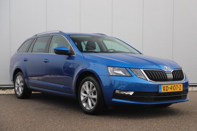 Skoda OCTAVIA Combi 1.6 TDI Ambition Business Automaat Trekhaak Half Leder Adaptive Cruise Navigatie Carplay Android Stoelverwarming