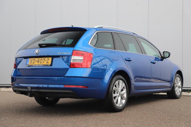 Skoda OCTAVIA Combi 1.6 TDI Ambition Business Automaat Trekhaak Half Leder Adaptive Cruise Navigatie Carplay Android Stoelverwarming