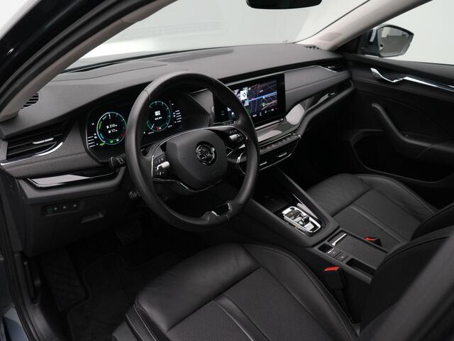Skoda OCTAVIA Combi 1.4 TSI 204 pk DSG iV PHEV Business Edition Plus | Geheugenstoelen | Matrix LED | Adaptief onderstel | Head-up display | Stuur-/achterbankverwarming