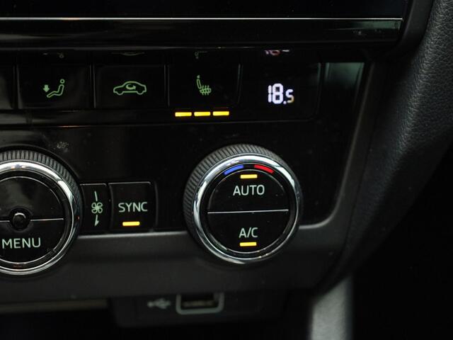 Skoda OCTAVIA Combi 1.0TSI/115PK Greentech Business Edition · Navigatie · Parkeersensoren · Stoelverwarming