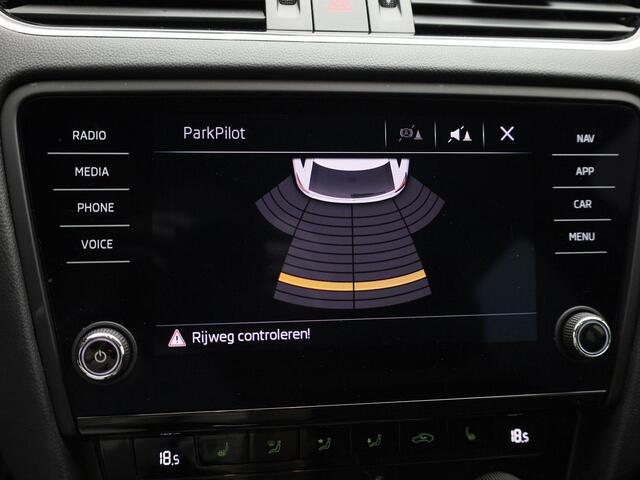 Skoda OCTAVIA Combi 1.0TSI/115PK Greentech Business Edition · Navigatie · Parkeersensoren · Stoelverwarming